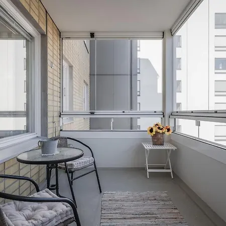 Free Parking & Private Balcony *