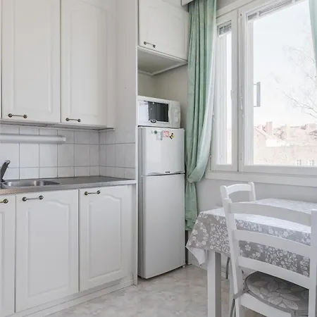 Free Parking & Private Balcony アパート *